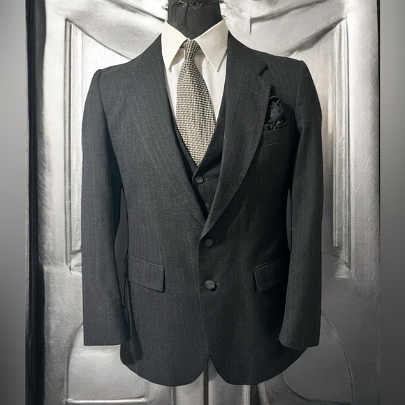 Beramo Roma Other - Bergamo Roma Gray Blazer and Vest, Classic Notched Lapels☑️